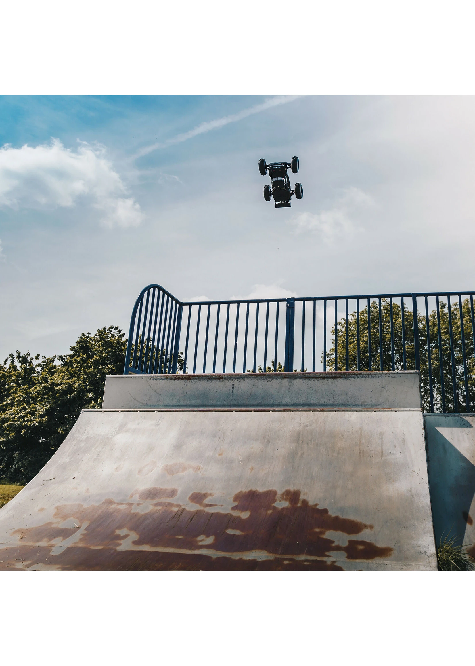 Arrma 1/8 NOTORIOUS 6S V5 4WD BLX Stunt Truck With Spektrum Firma RTR - Black - Image 8